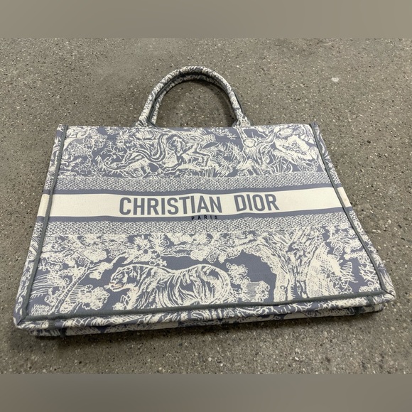 CHRISTIAN DIOR Canvas Embroidered Large Dioriviera Toile De Jouy Blue Book Tote - Picture 7 of 16